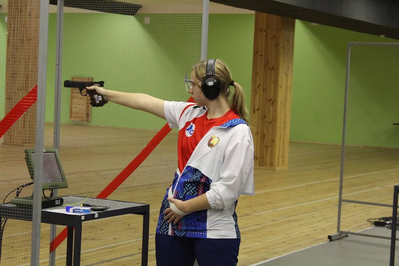 Екатерина Иванова трижды поднялась на пьедестал почета республиканской спартакиады ДЮСШ по стрельбе.