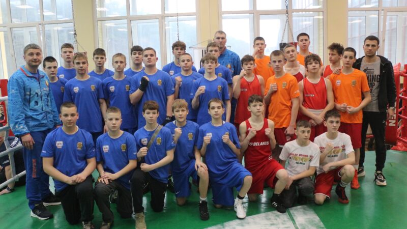 В Минске состоялись бои “Юношеской Лиги бокса”.