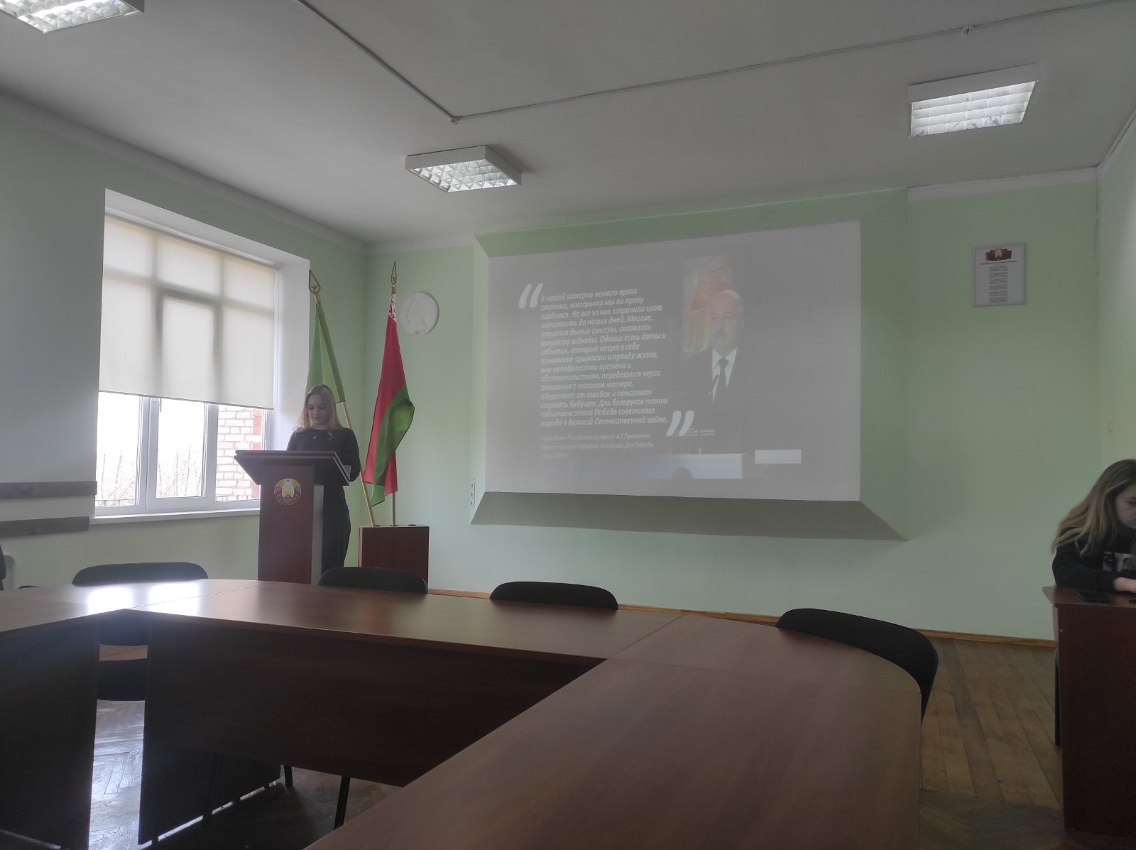 “Подвигу народа жить в веках”.