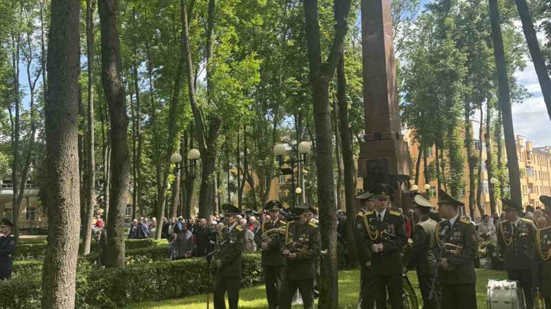 Возложении венков к воинскому захоронению