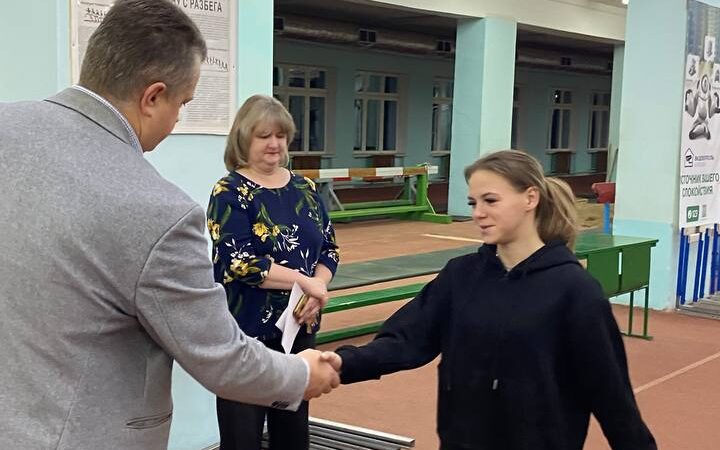 Вручение членских билетов БРСМ