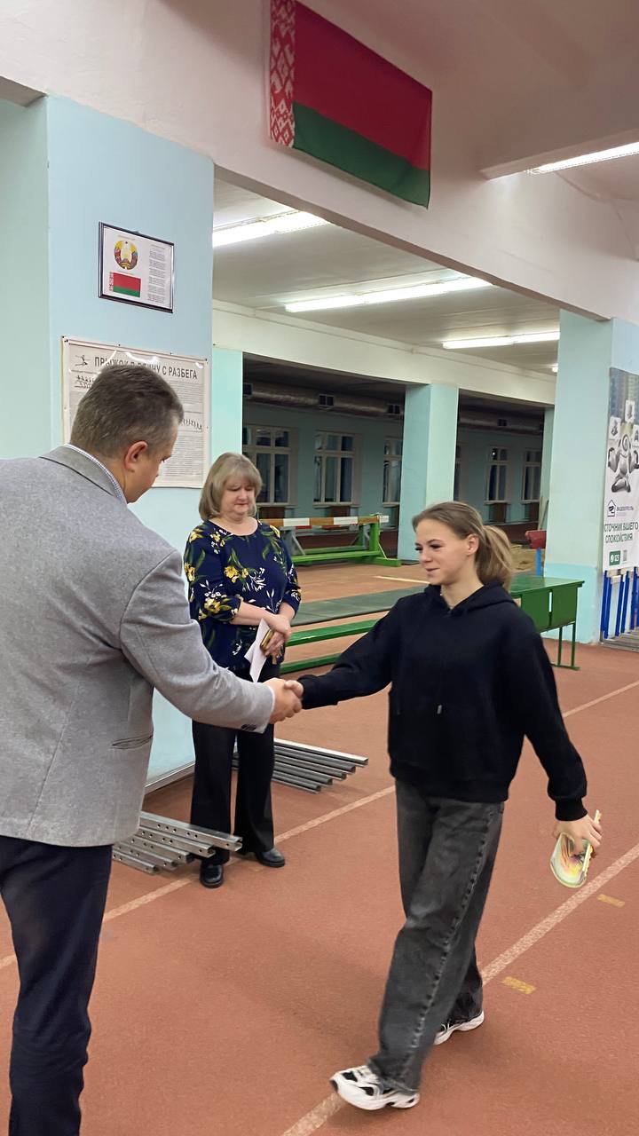 Вручение членских билетов БРСМ